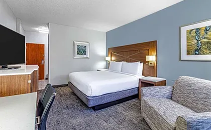 DoubleTree By Hilton Milwaukee Downtown