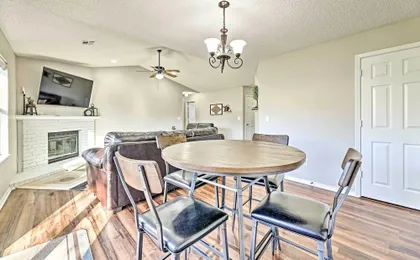 Fayetteville Home w/ Hot Tub ~ 3 Mi to U of A!