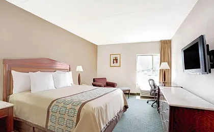 Days Inn by Wyndham Newport News City Center Oyster Point