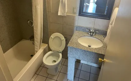 Budgetel Inn And Suites Louisville