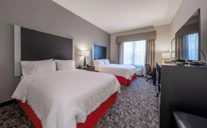 Hampton Inn & Suites Dupont