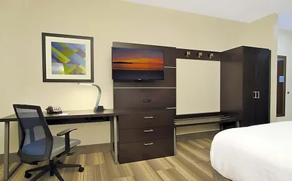 Holiday Inn Express & Suites Brookshire - Katy Freeway By IHG