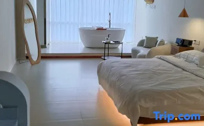 Golden Lake View Cinema Apartment