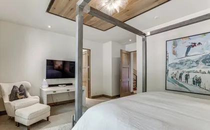 Walk to Town & Trails! Luxe Mtn Retreat w/ Hot Tub