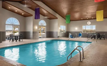 Country Inn & Suites by Radisson, Dubuque, Ia