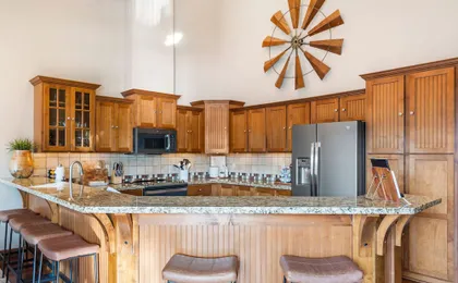 Penthouse 7 on Taneycomo - Chic Waterfront Condo!