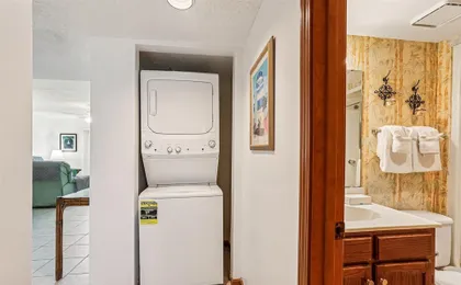 Oceanfront Luxury: 2BR Condo + Pool in St.aug