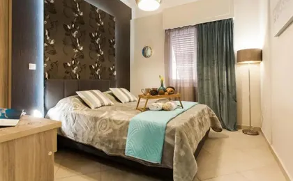 Safe, Central, Smart Double Rooms in apartment, next metro station walk to Acropolis
