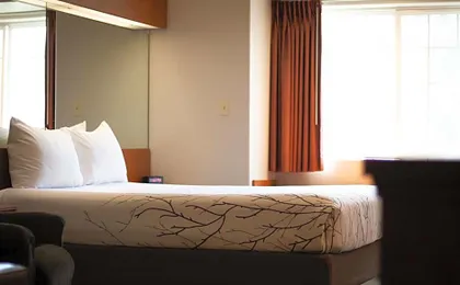 Monument Inn & Suites