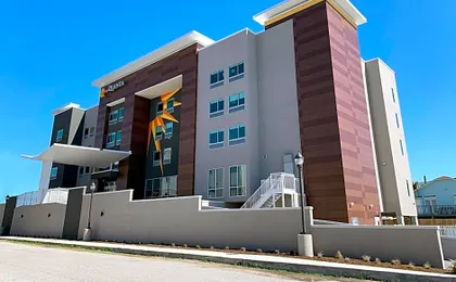 La Quinta Inn & Suites by Wyndham Galveston North at I-45