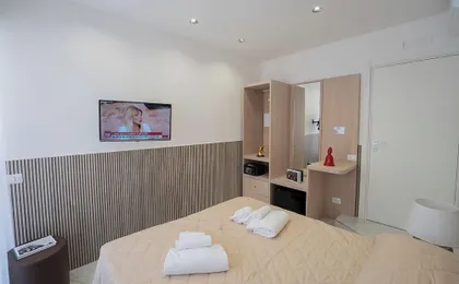 Le 4 Stagioni Dante’S Suites H. - Clapa Group