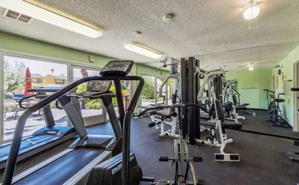 @marbella Lane-hidden Oasis 2BR Condo w/ Pools/gym
