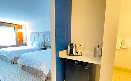 Holiday Inn Express And Suites Phoenix - Airport North By IHG