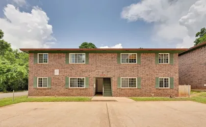 Half-mi to SFA Campus: Lumberjack-ready Retreat