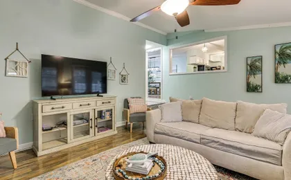 5 Mi to Historic Dtwn Beaufort: Family Gem w/ Yard