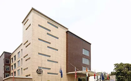 OYO H Carlton Hotel