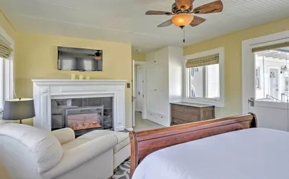 Carpinteria Apt w/ Hot Tub - 10 Min Walk to Beach!