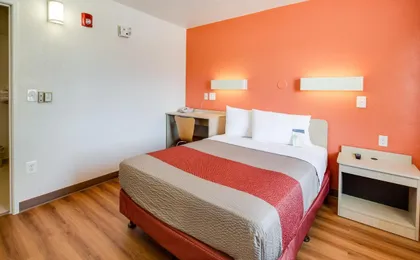Motel 6 Kansas City Southwest - Lenexa