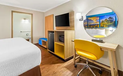 Days Inn by Wyndham Houston East