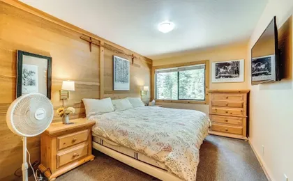 8 Mi to North Tahoe Beach: Truckee Resort Condo