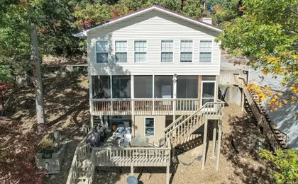 Close to The Strip, Private Dock & Screened Deck!