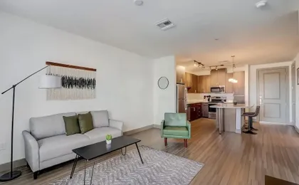 CozySuites at Town Lake