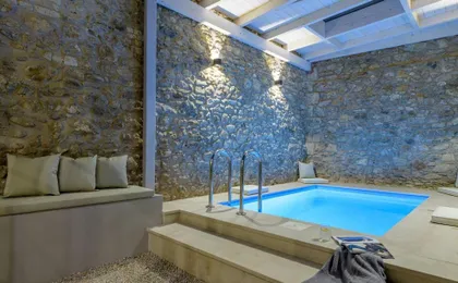 Incomparable Plaka S Lux 2bdrm Apt W Pvt Heated Pool