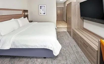 Holiday Inn Express Hotel & Suites Bloomington-Normal University Area By IHG