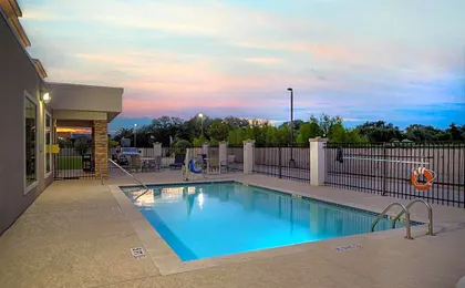 Best Western Plus Bay City Inn & Suites