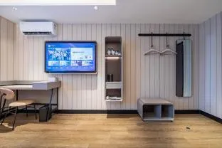 Hanting Hotel Shanghai Qilianshan South Road Metro Station