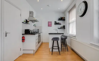 The Lipstick Palace - Fitzrovia - by Frankie Says