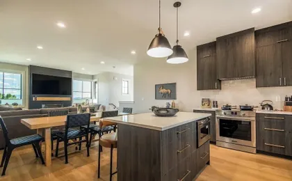 3 BR Duplex w/ Full Kitchen, W & D