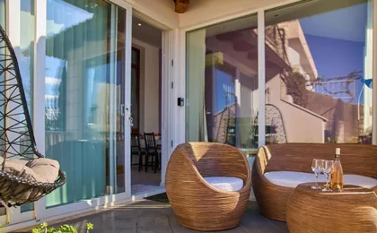 Purple Seaview Apartment