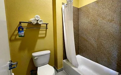 Days Inn by Wyndham Baytown East