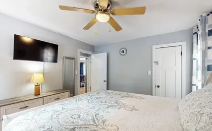 2 Mi to Beach! Hot Tub Haven in Michigan City