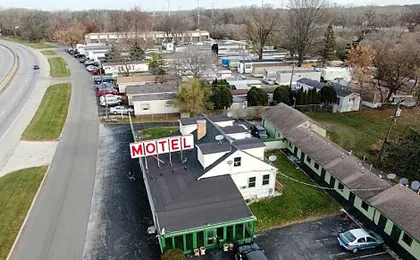 By The Way Motel Lake Bluff