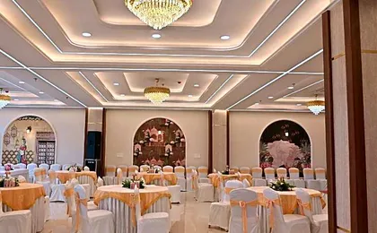 The EcoXpress Satva Varanasi (Vegetarian with all Options)