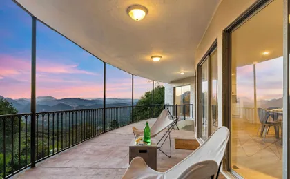 Sleeps 10, Luxe 2 Homes Malibu Hills Retreat Cielo Estate by Avantstay