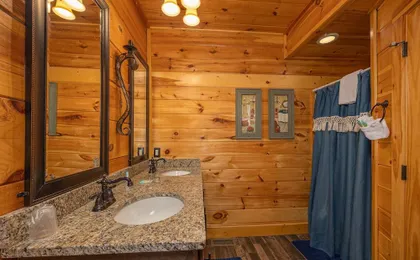Picture Perfect- Seven Bedroom Cabin