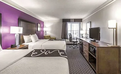 La Quinta Inn & Suites by Wyndham Cincinnati Sharonville