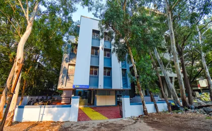 Fabhotel Destiny Living