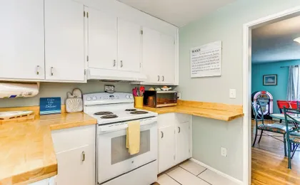 Walk to Beach: Fort Walton Coastal Retreat