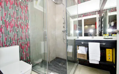 The Zentral Arenal Suites