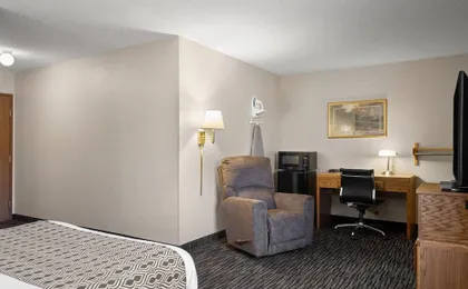 Super 8 by Wyndham Lewistown