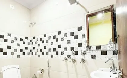 Roomshala 177 Homestay Thehrav