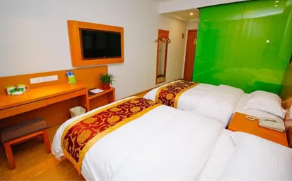 Vatica Shanghai International Tourism Resort Luoshan Road Subway Station Hotel