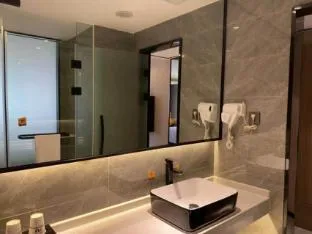 Iu Hotel Chongqing Dadukou Pedestrian Street Xinshanchun Subway Station
