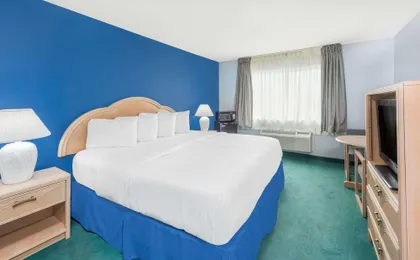 Days Inn by Wyndham Osage Beach Lake of the Ozarks