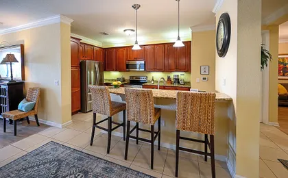 Gorgeous 3 Bed Lakeview, Vista Cay - 1010