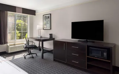 La Quinta Inn & Suites by Wyndham Santa Clarita - Valencia